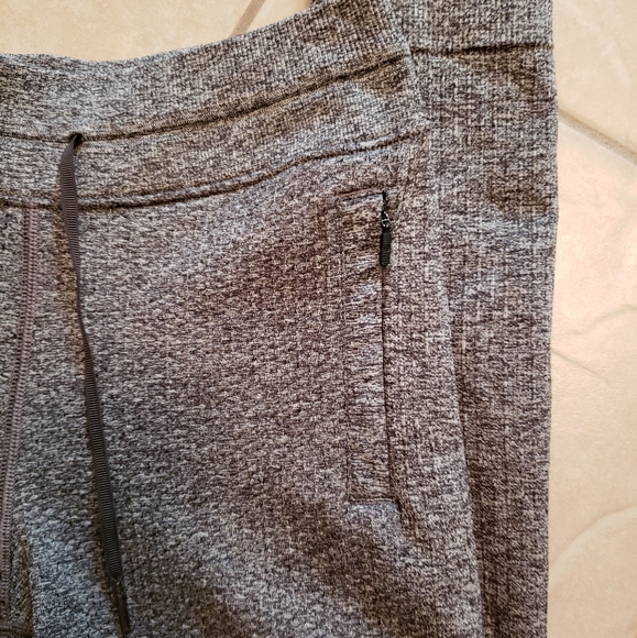 Lululemon jogger - Picture 9 of 16